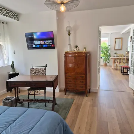 Maison De Caen Holiday home *